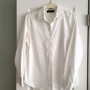 Jones New York ladies blouse Size M. Easy Care White.